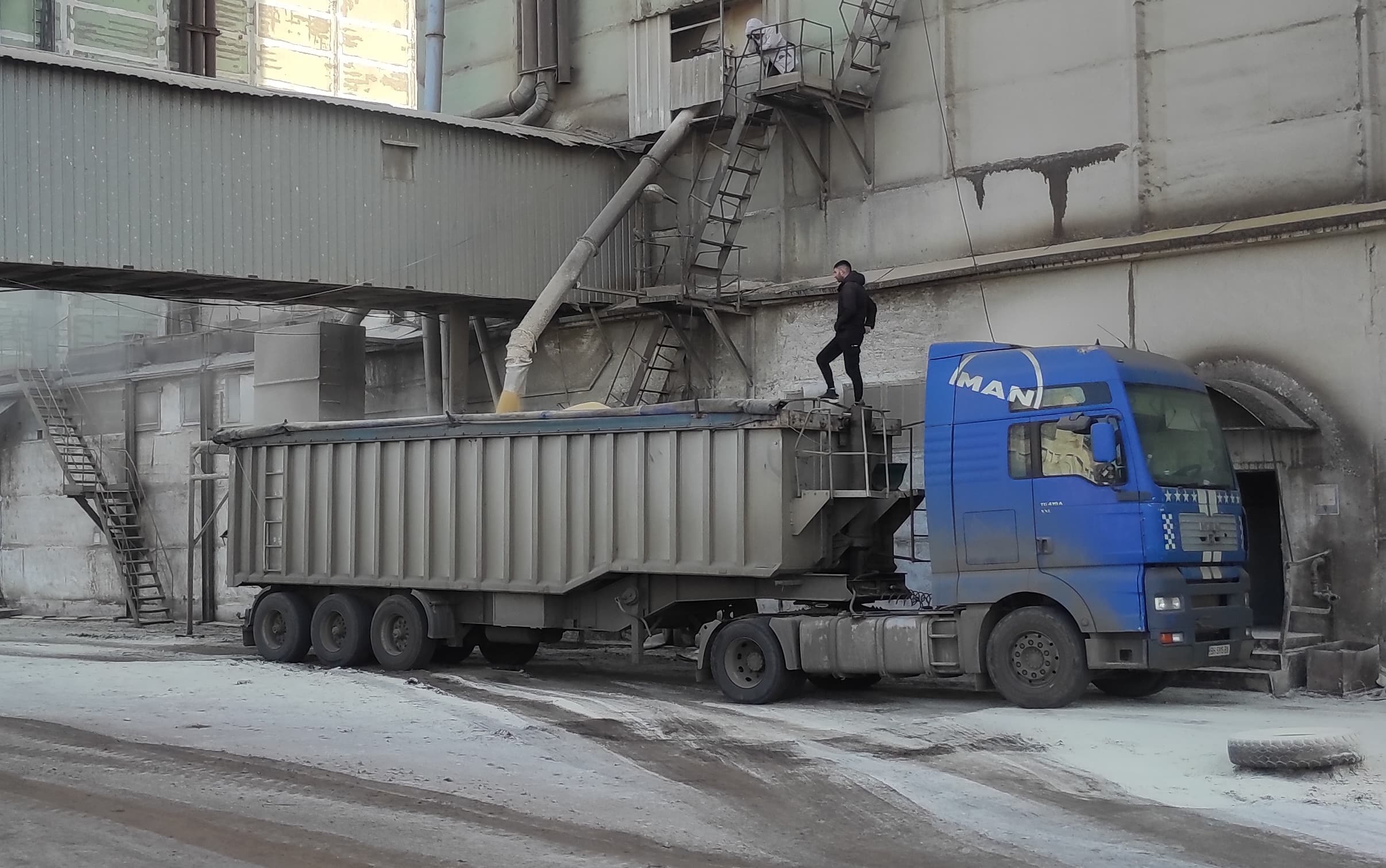 Завантаження автомобільного транспорту